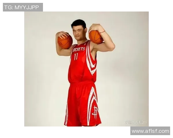 罗宾逊姚明的篮球传奇:从对抗到友谊的跨越与启示 罗宾逊姚明的篮球传奇:从对抗到友谊的跨越与启示