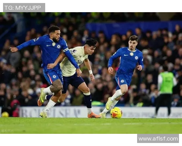 切尔西与巴黎圣日耳曼友谊赛平局补时争议进球引发全场热议 切尔西与巴黎圣日耳曼友谊赛平局补时争议进球引发全场热议