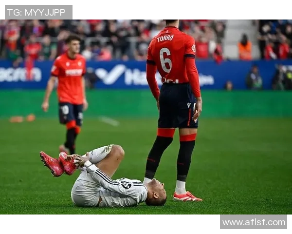 西甲激战：多特蒙德大胜尤文图斯乌龙球引发争议判罚全场沸腾