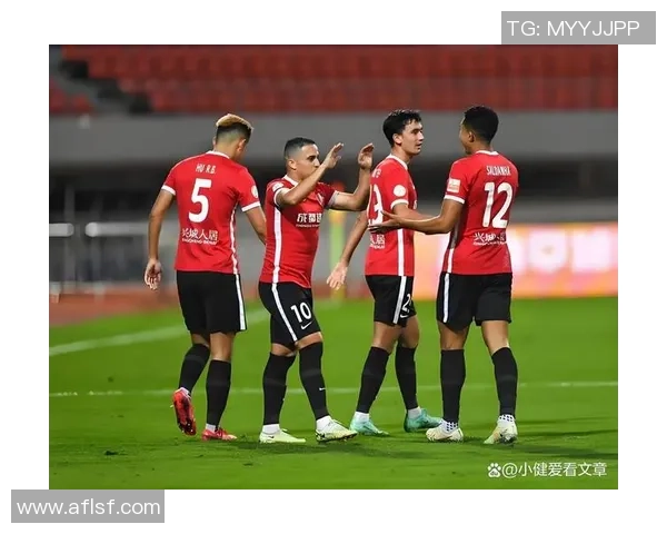 中超激战曼联大胜马竞红牌争议引发全场热议与讨论