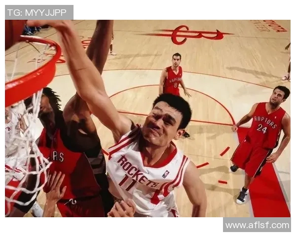 姚明如何在关键时刻成功防守霍华德展现篮球智慧与技巧的较量