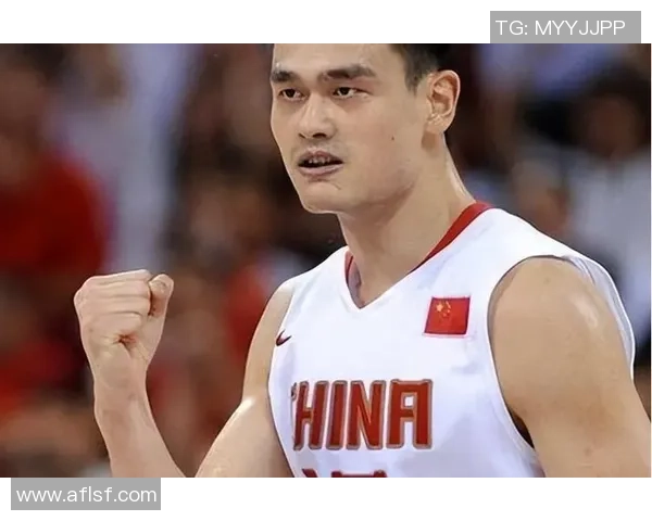 姚明杀扣震撼全场篮球盛宴展现巨人风采与力量之美