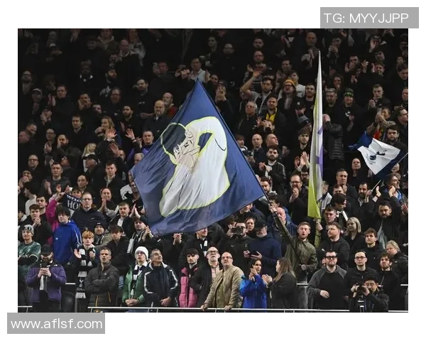 欧冠大战：那不勒斯狂胜里昂五球乌龙球引发争议与全场沸腾