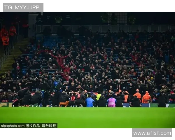 欧联杯曼城小胜拜仁神奇扑救引发转会热议与球迷狂欢