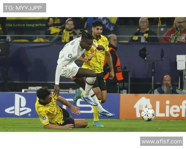 欧冠激战：AC米兰与里昂战平补时进球引发全场狂欢与转会传闻