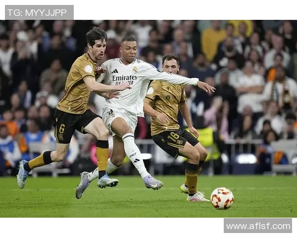 英超激战：里昂与皇马战成平局绝杀时刻震撼全场解析