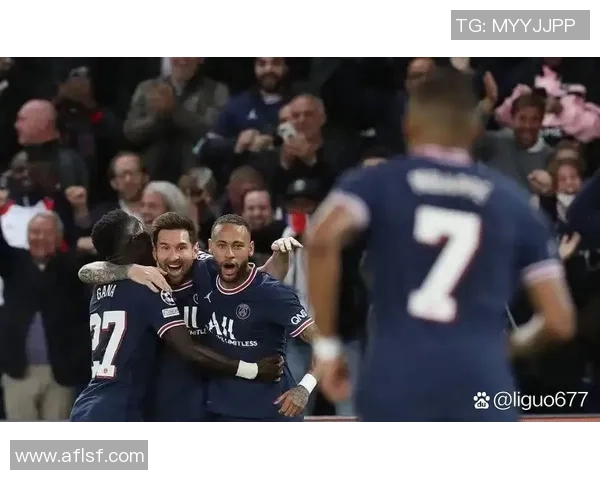 国王杯惊现冷门本菲卡与巴黎圣日耳曼战成平局引发全场震惊