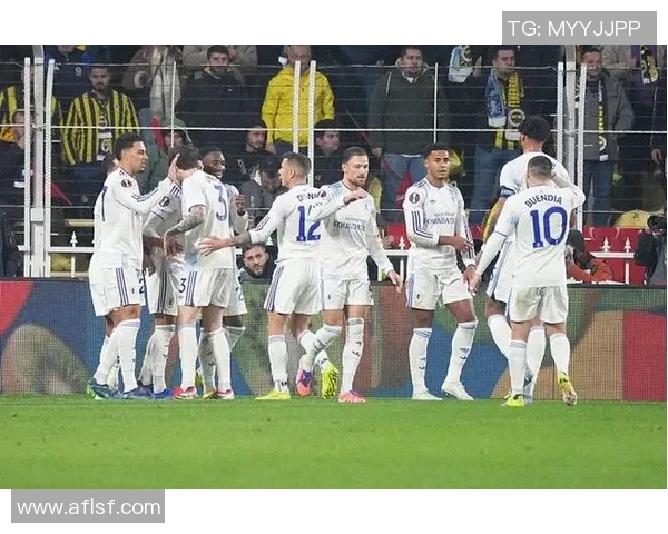 欧联杯精彩对决里昂大胜那不勒斯红牌事件引发全场热议