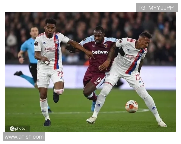 欧联杯精彩对决拜仁逆转里昂收获胜利引发全场热烈反响