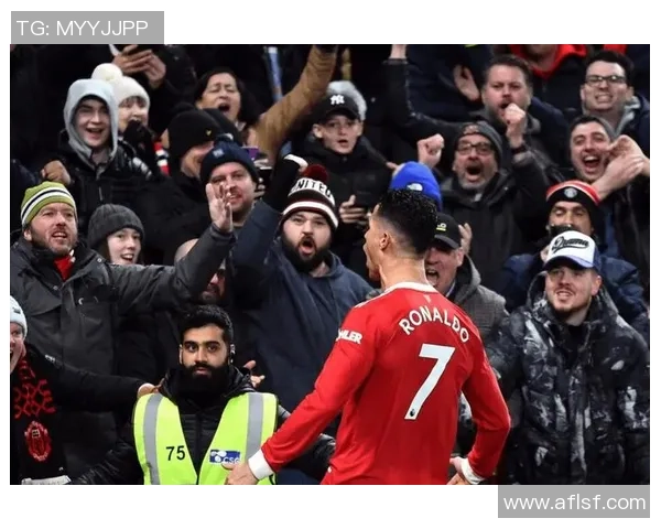 国王杯激战里昂与曼联战成平局红牌争议引发全场热议与转会传闻