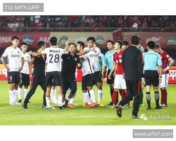 意甲激战：多特蒙德与马竞战成平局争议判罚引发全场热议